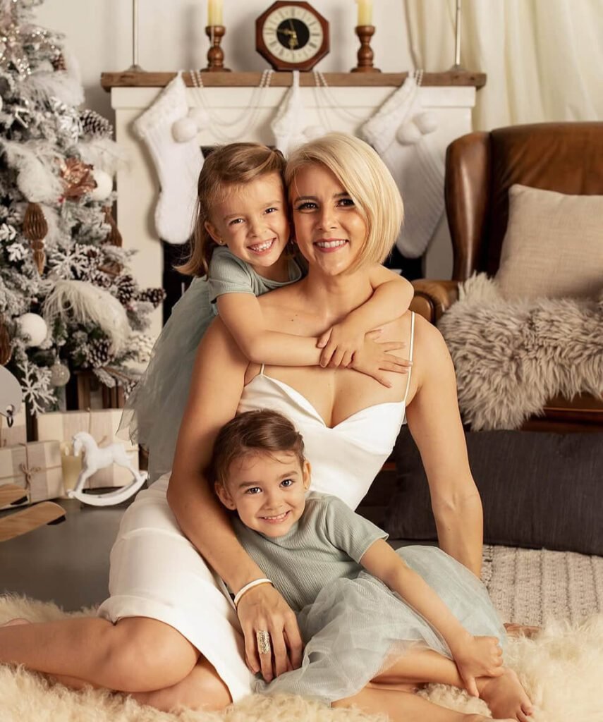 Christmas family photoshoot outfits neutral