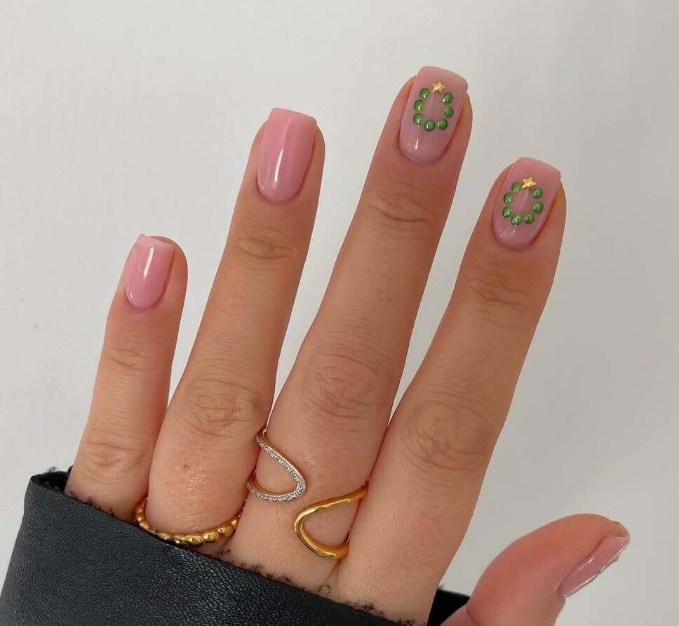 Christmas wreath nail designs 