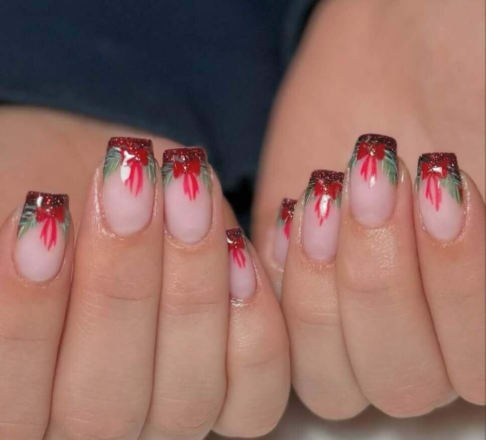 glitter Christmas wreath nail designs 