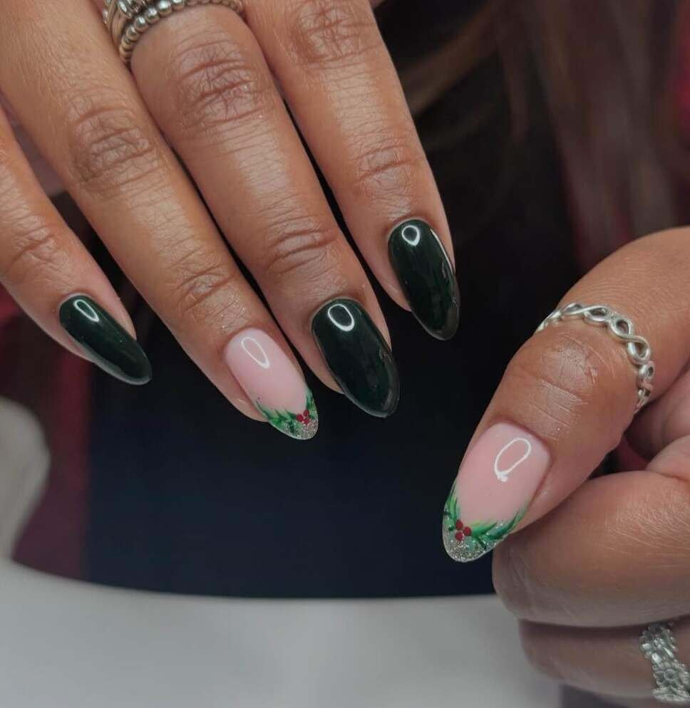 dark Christmas wreath nail designs 