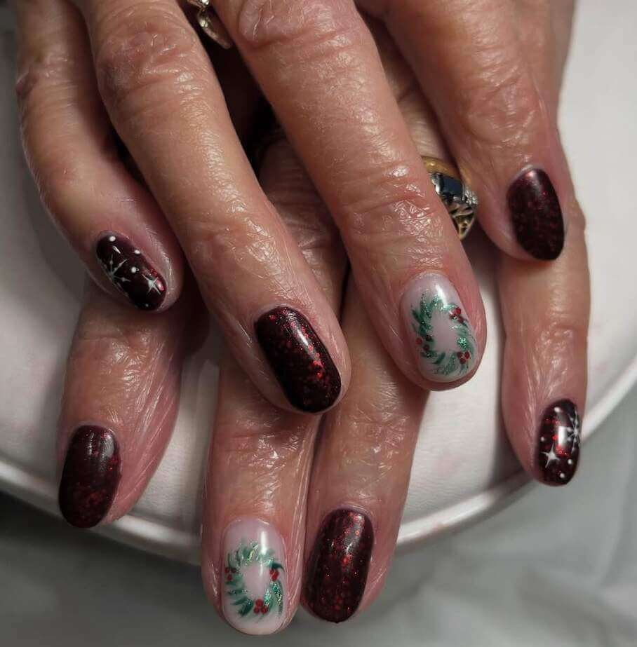 dark Christmas wreath nail designs 