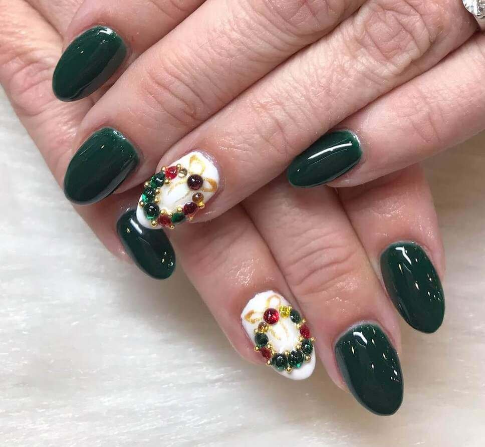 Christmas wreath nail designs 