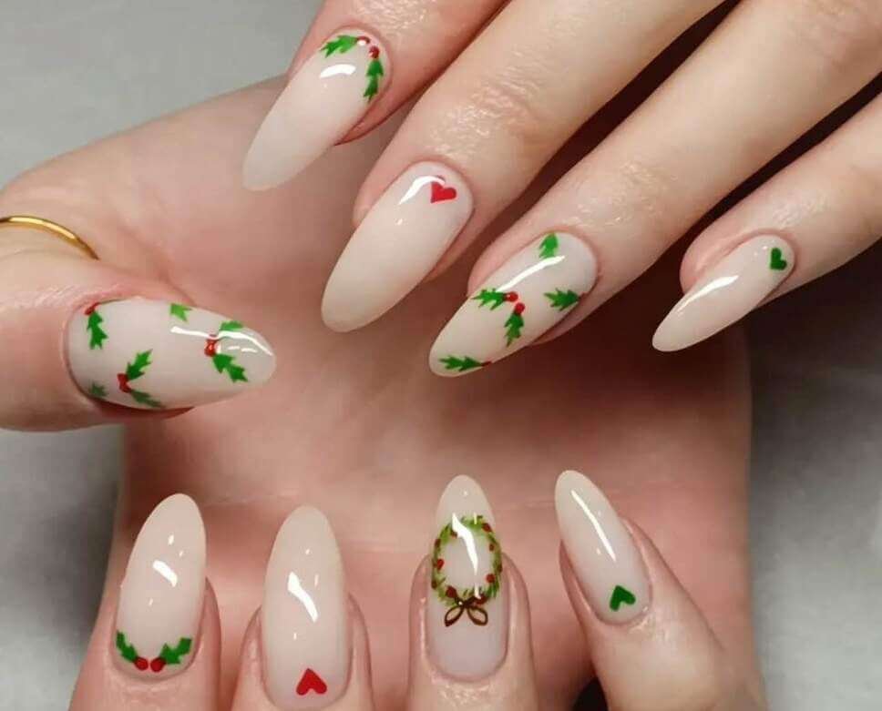 minimal Christmas wreath nail designs 