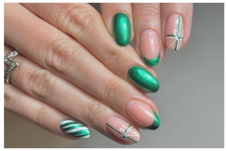 Green Christmas nail designs