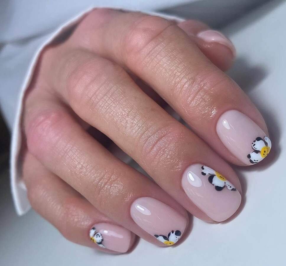 short daisy nails