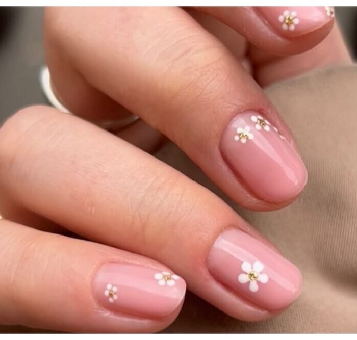 41 Prettiest Short Spring Nails for Everyday Wear