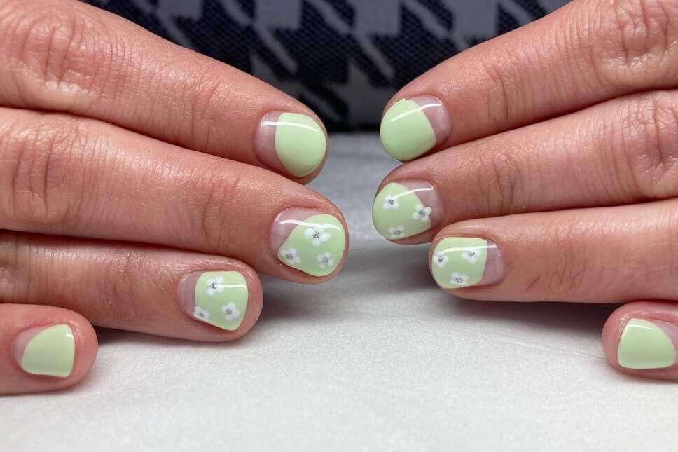 mint short spring nails