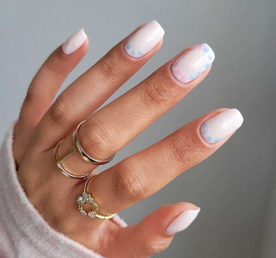 white simple spring nails square designs