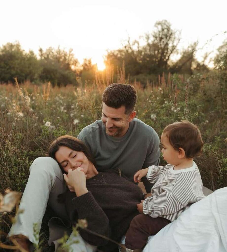 spring family photoshoot outfit ideas