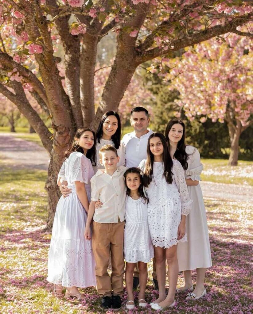 spring family photoshoot outfit ideas