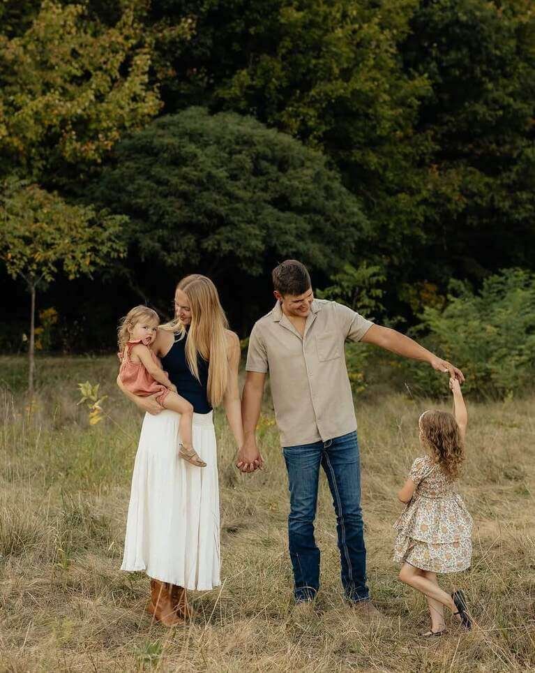 spring family photoshoot outfits 