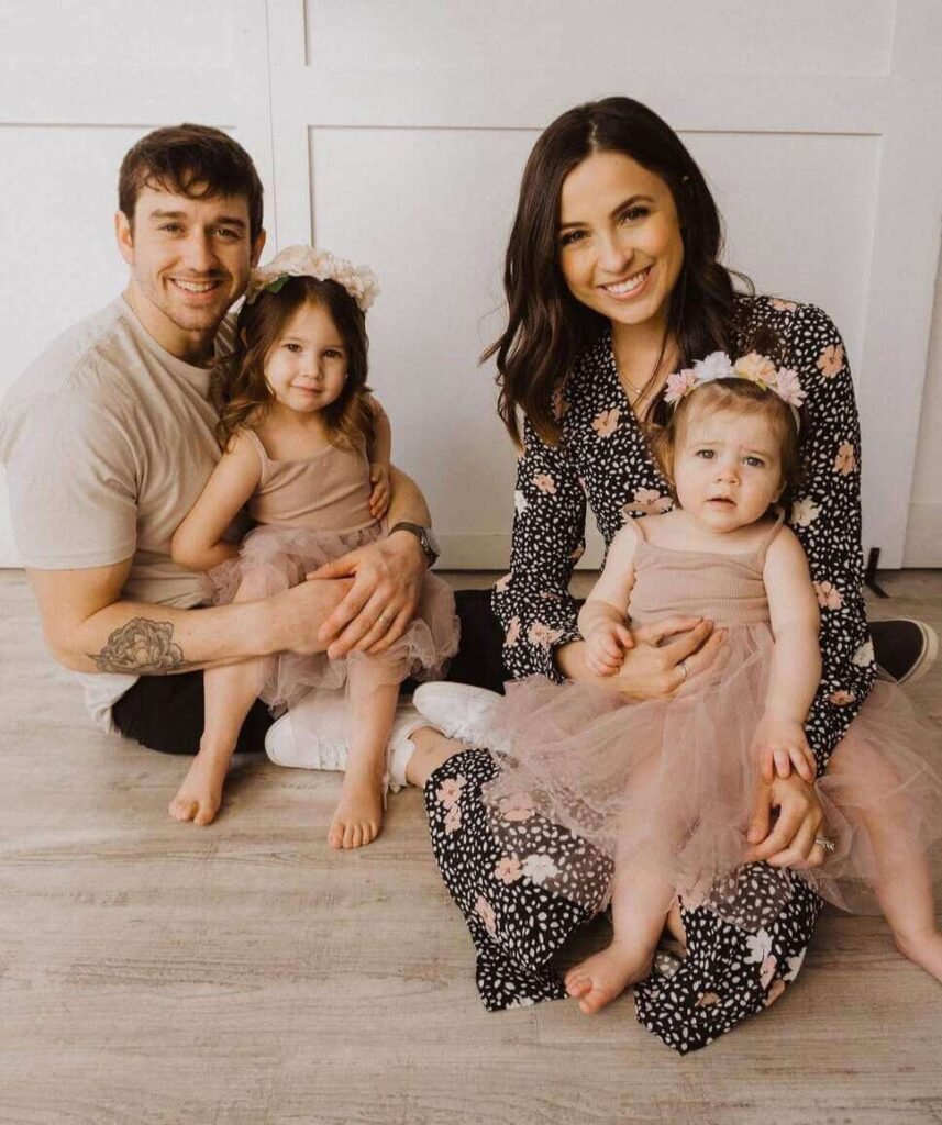 spring family photoshoot outfits indoors