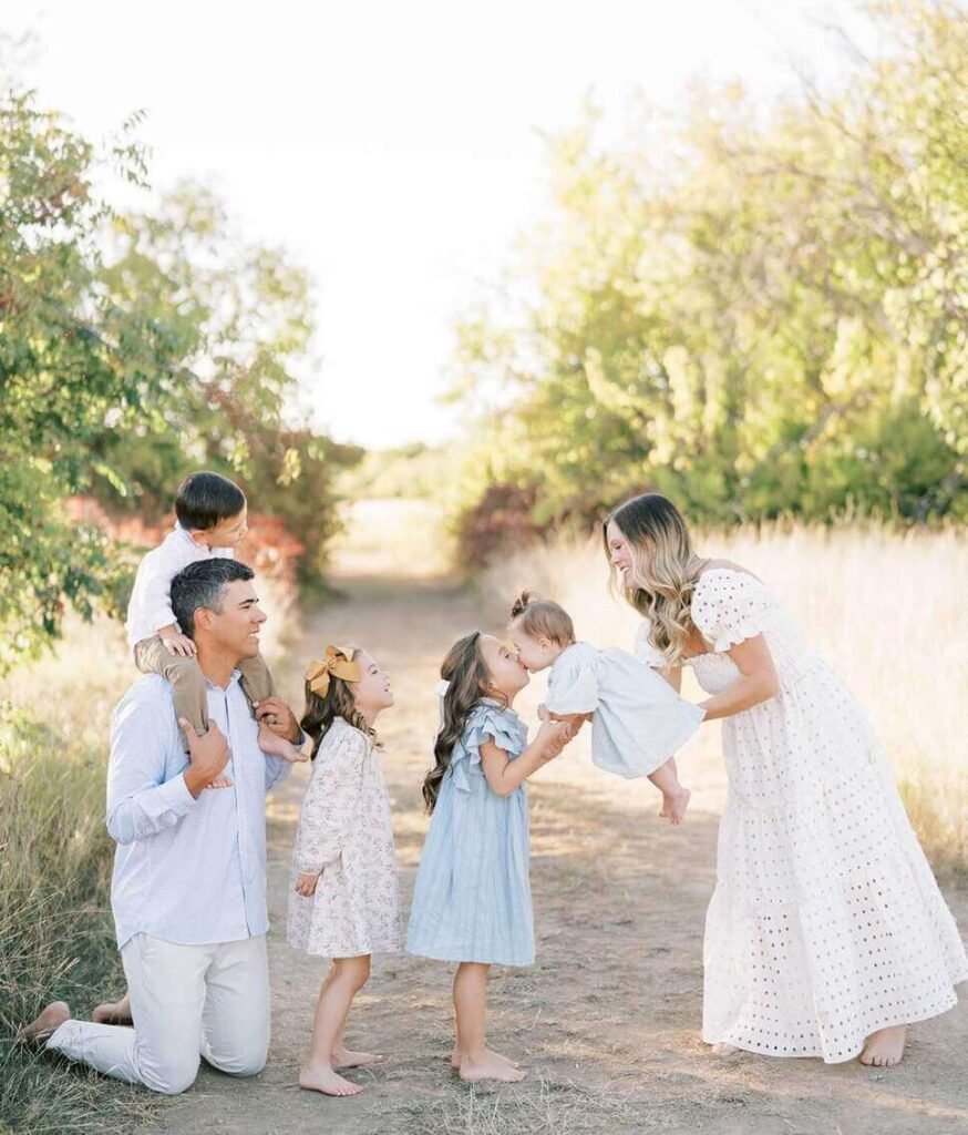spring family photoshoot outfit ideas