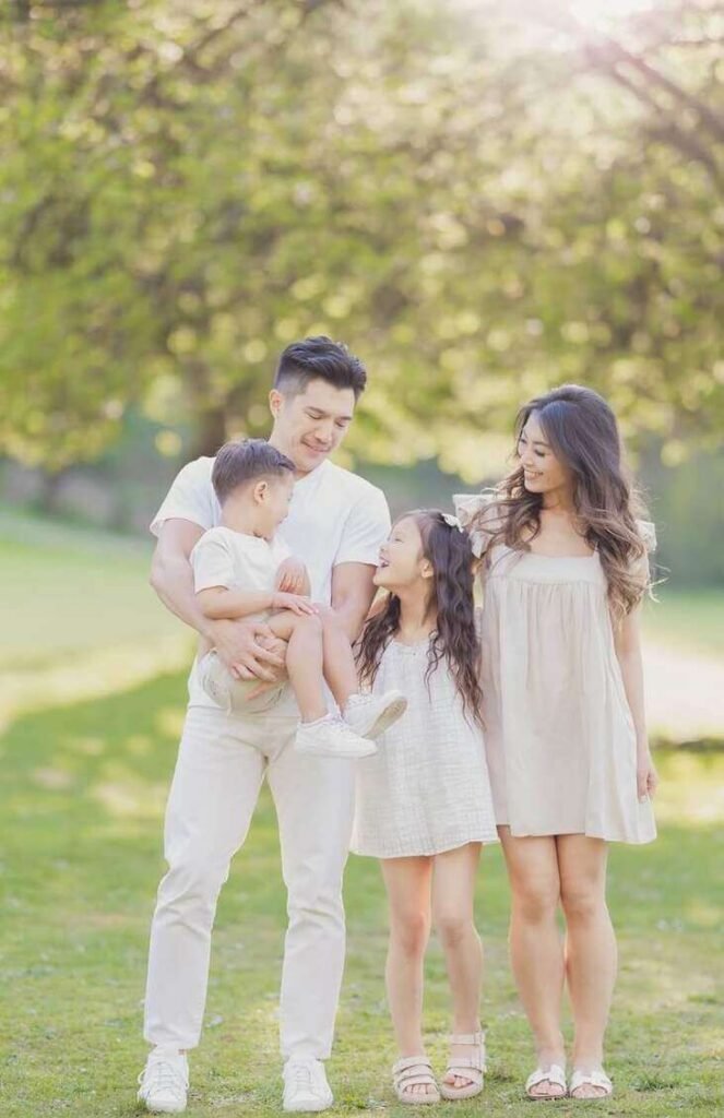 neutral spring family photoshoot outfit ideas