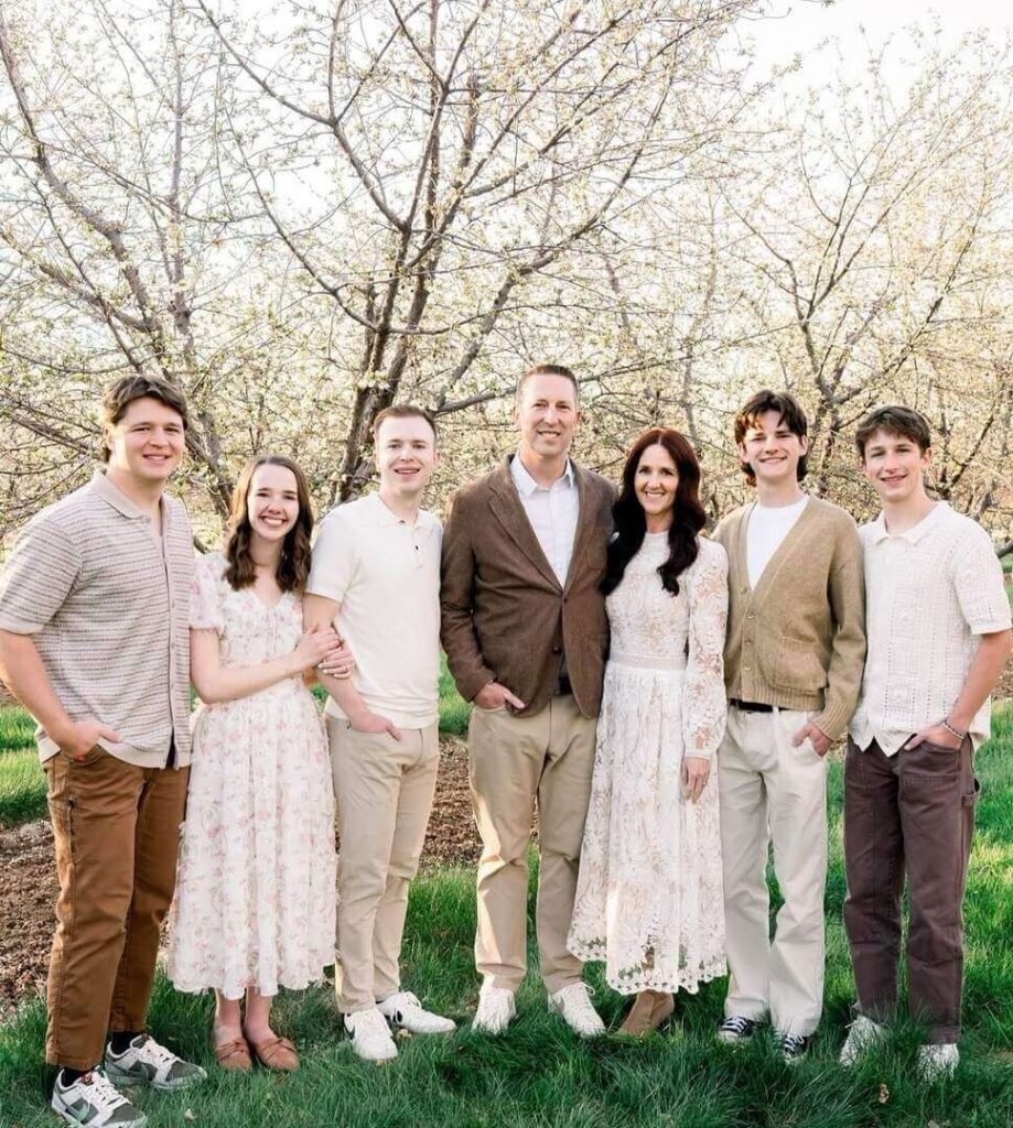 neutral spring family photoshoot outfits