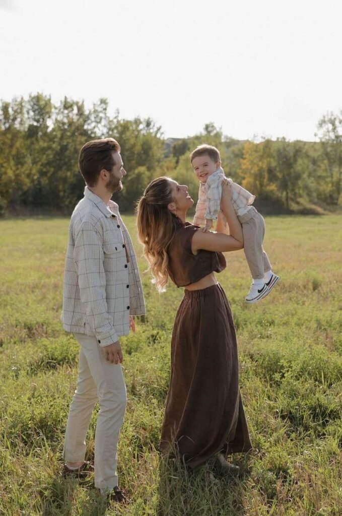 spring family photoshoot outfits outdoors