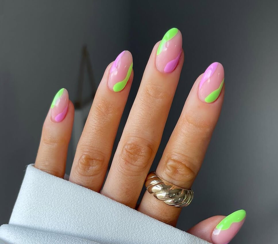 Bright summer nails 