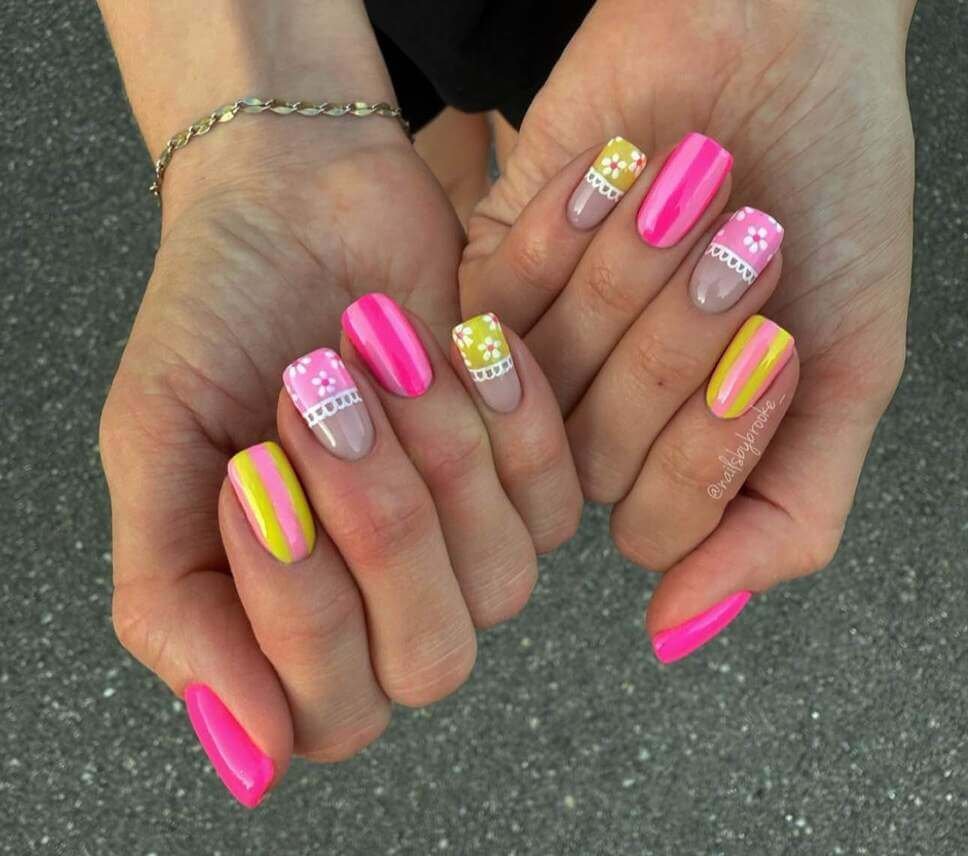 Bright summer nails 