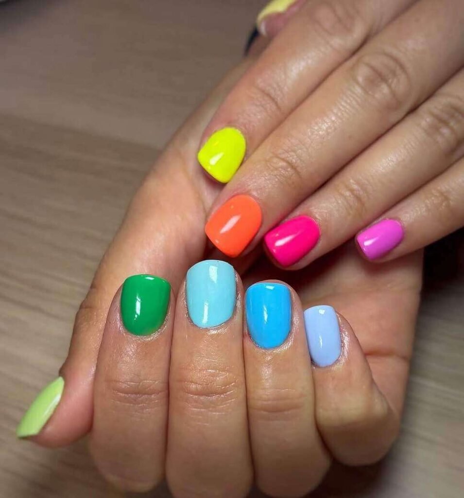 Bright summer nails 