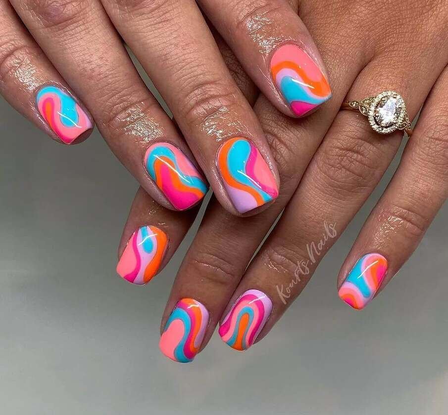 Bright summer nails 