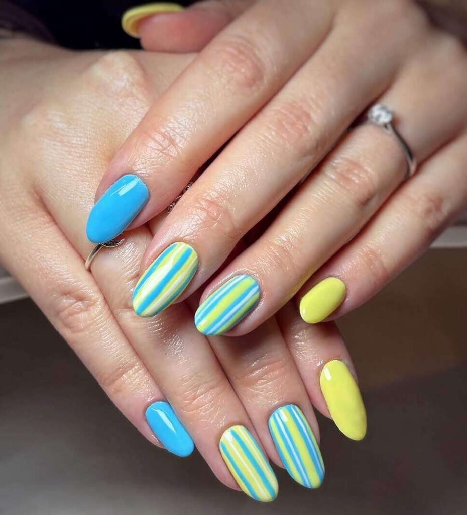 Bright summer nails 