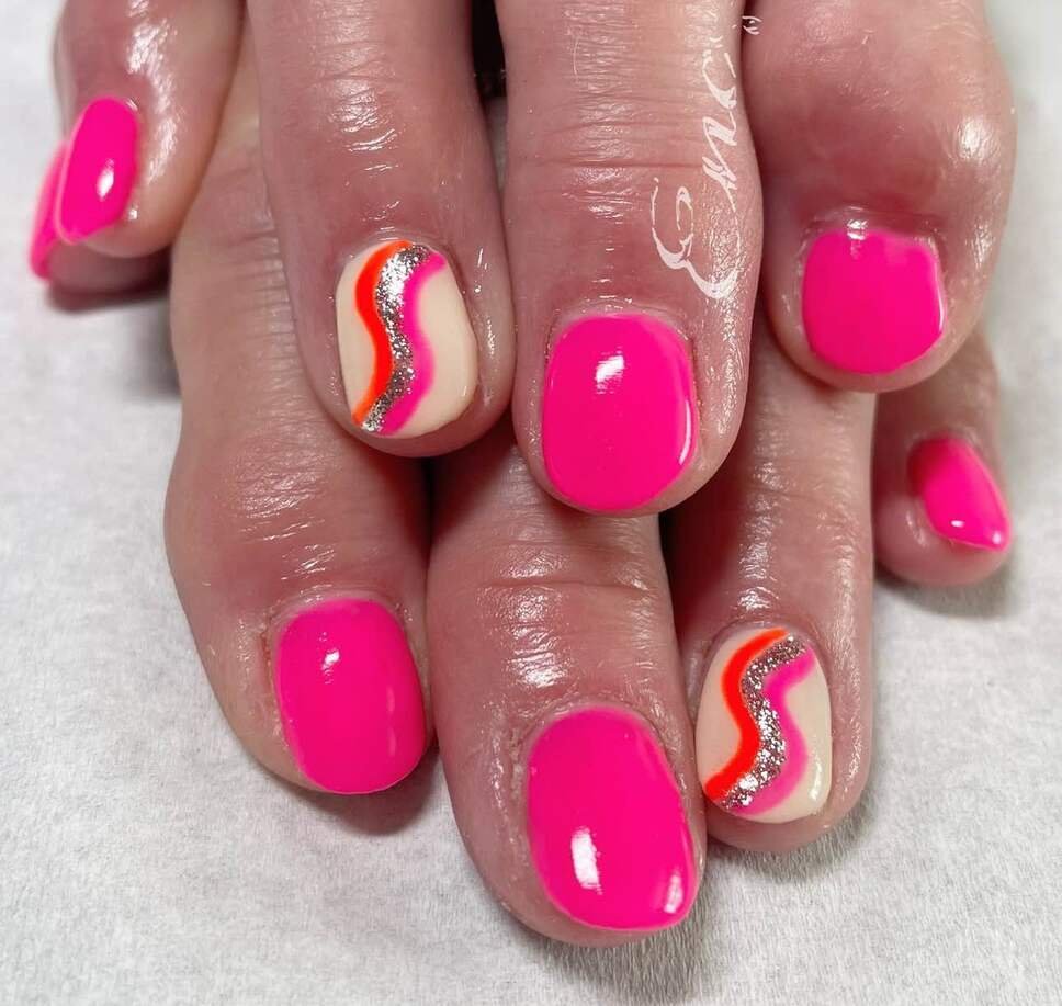 Bright summer nails 