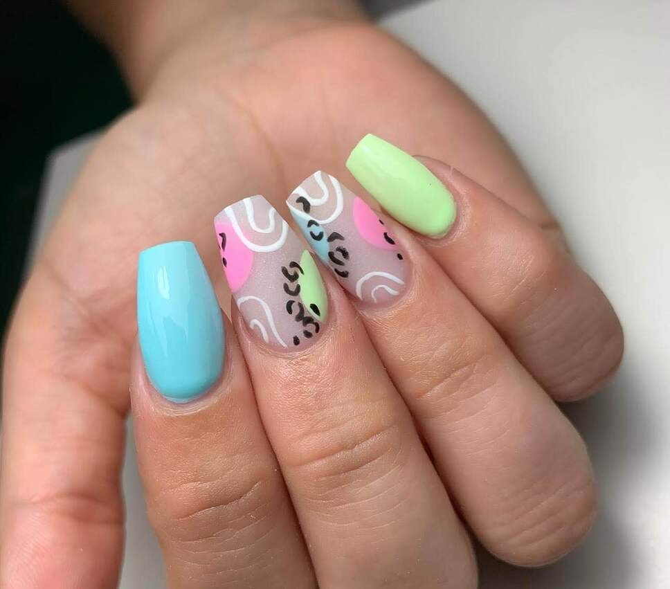 Bright summer nails 
