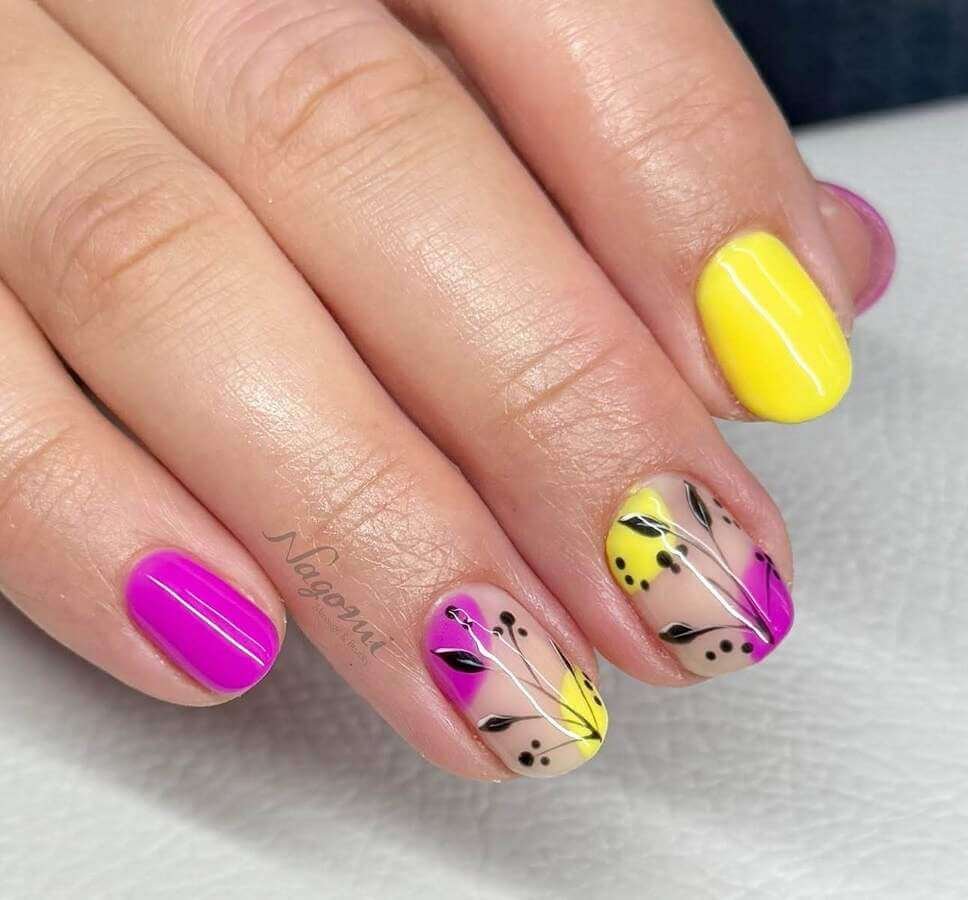 Bright summer nails 