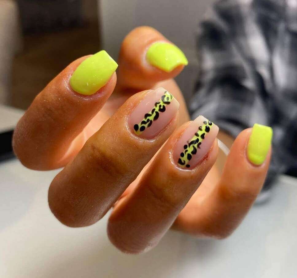 Bright summer nails 