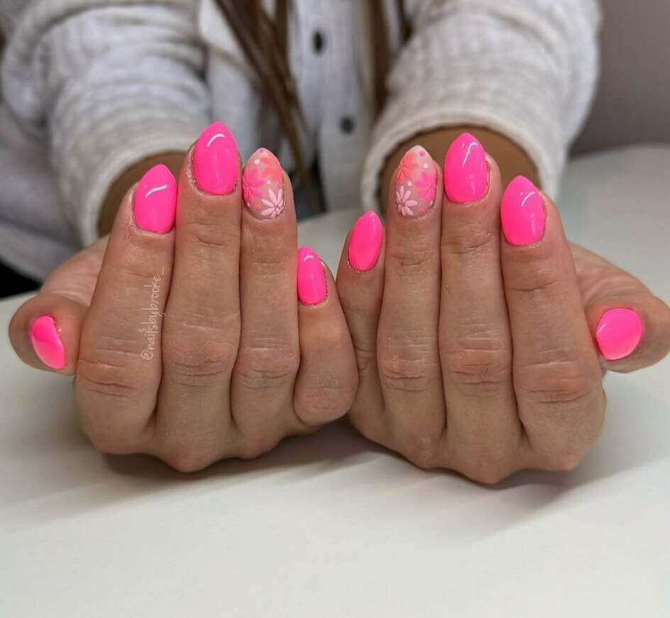 Bright summer nails 