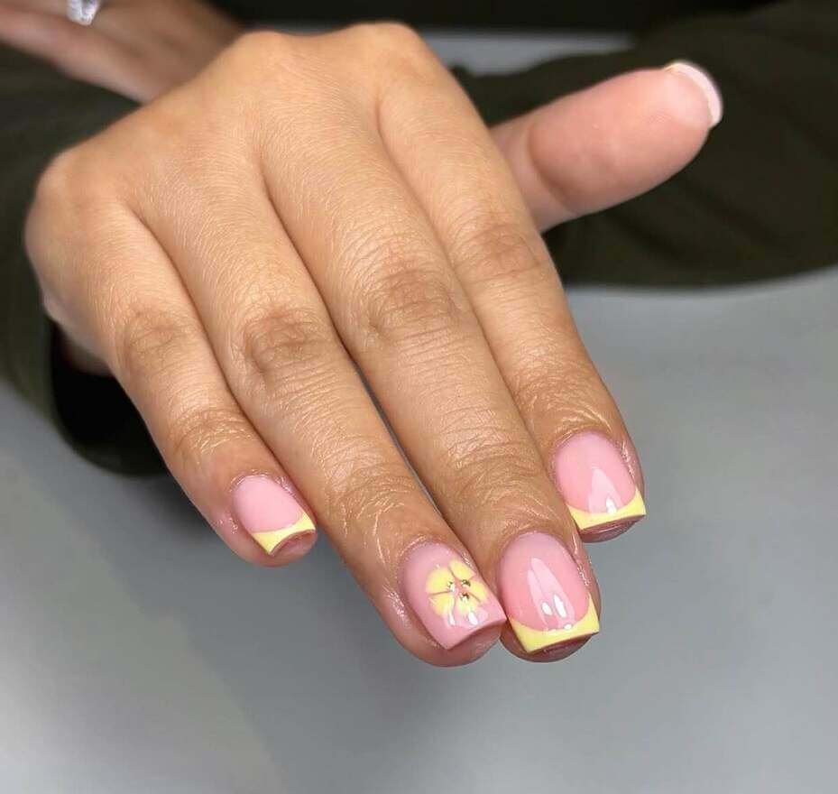 Simple summer nails 
