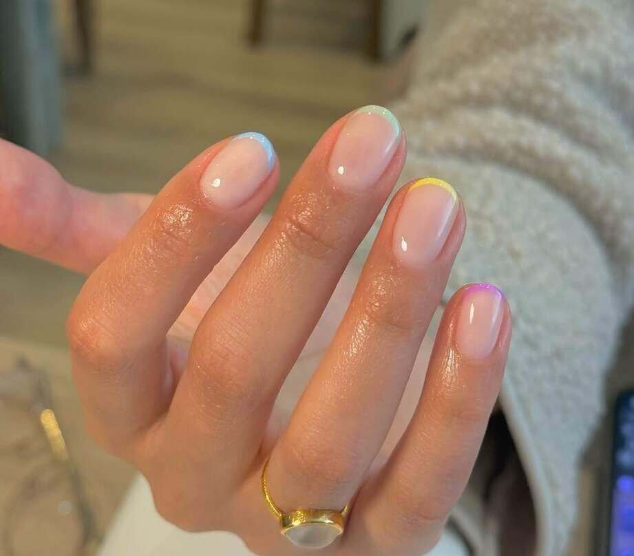 Simple summer nails 