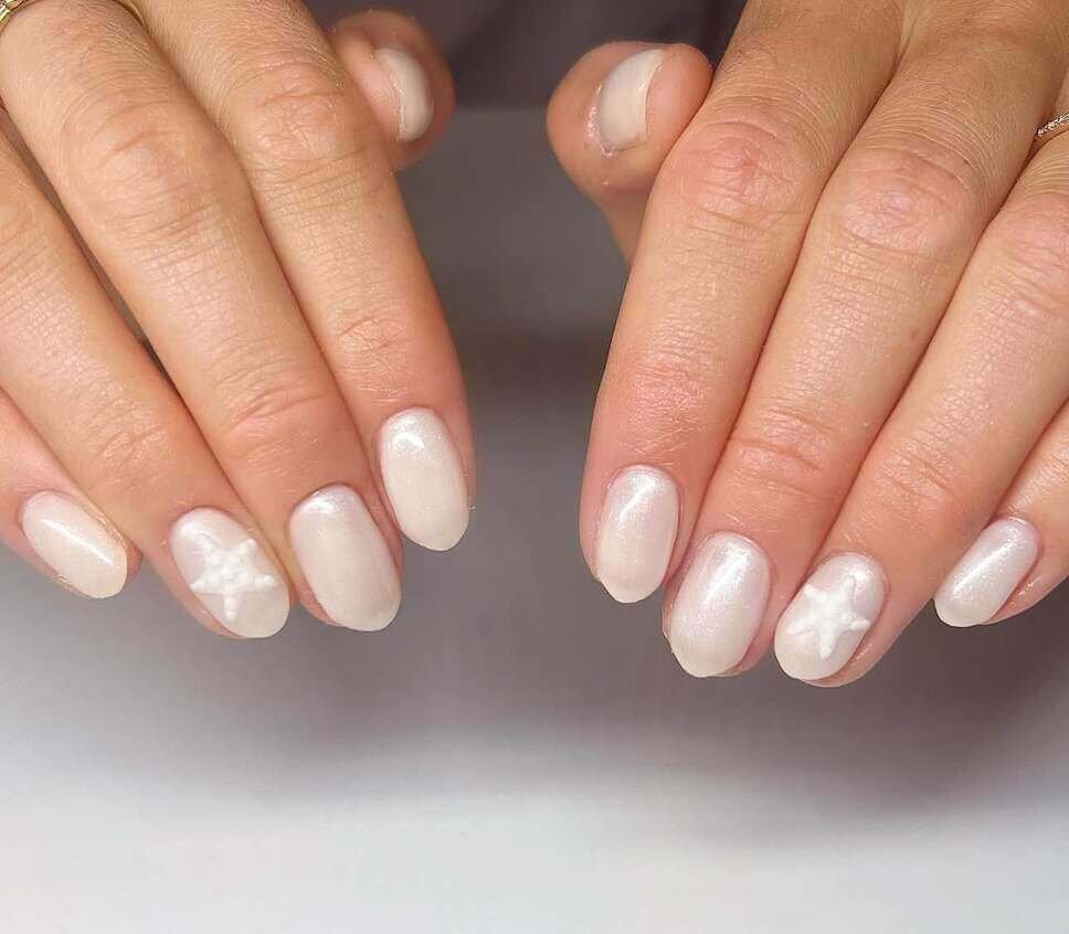 neutral summer nails