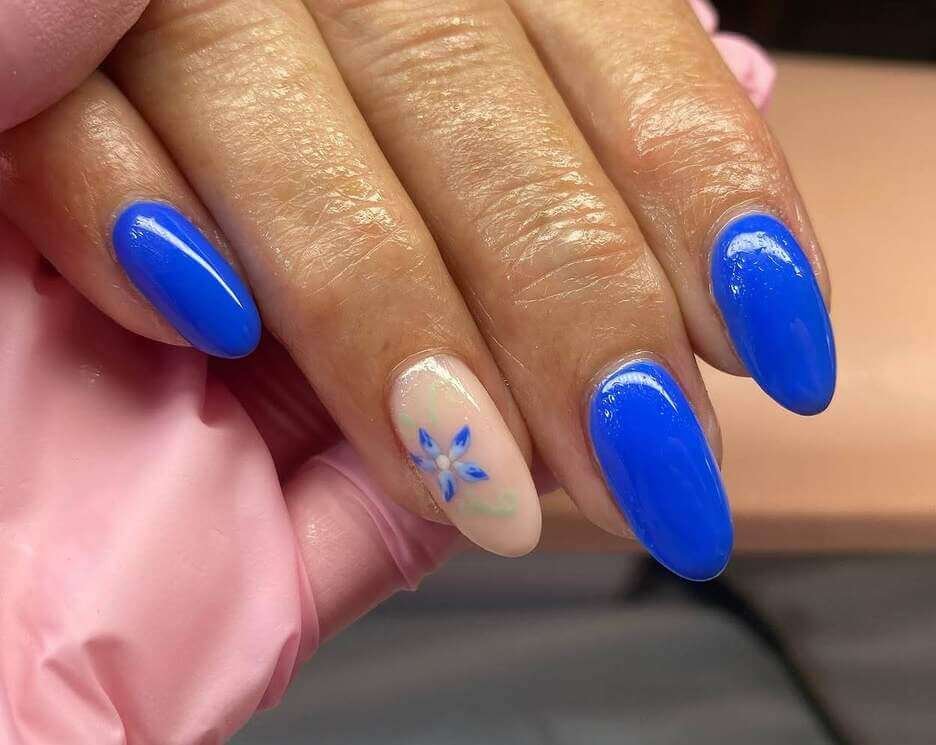 blue Simple summer nails 
