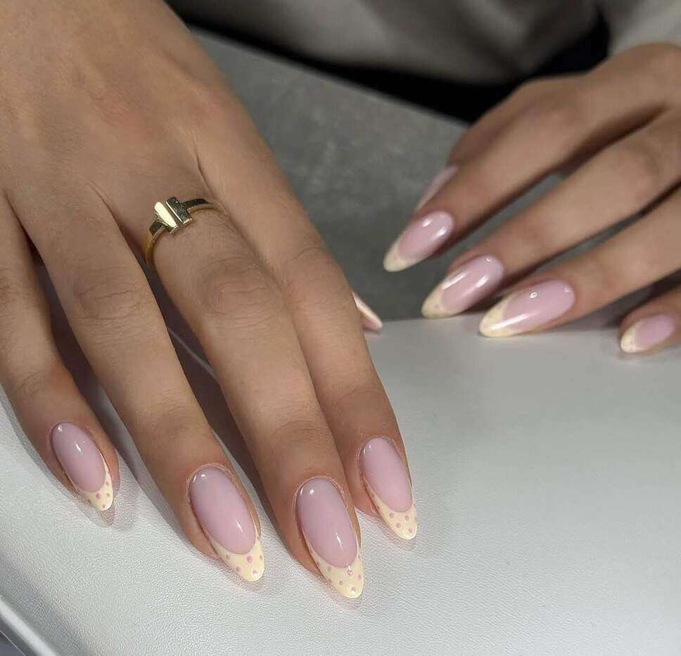 Simple summer nails 