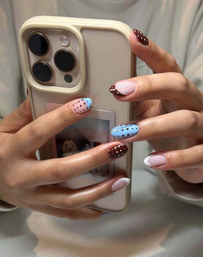 September nails polka dot