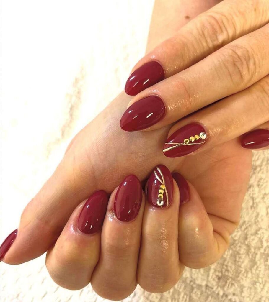 maroon nails 