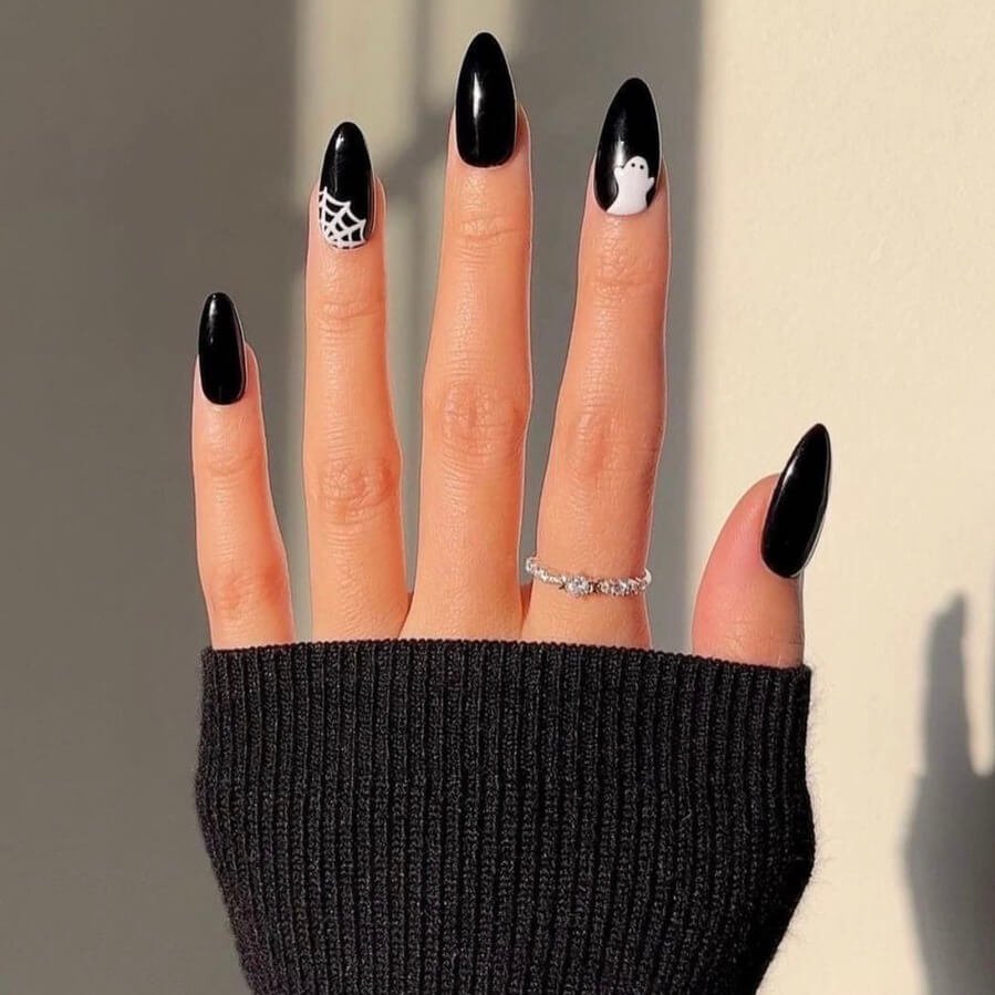 black halloween nails 