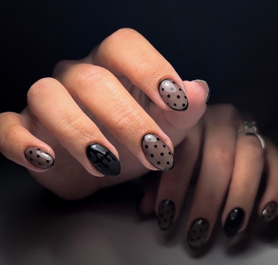 black halloween nails 