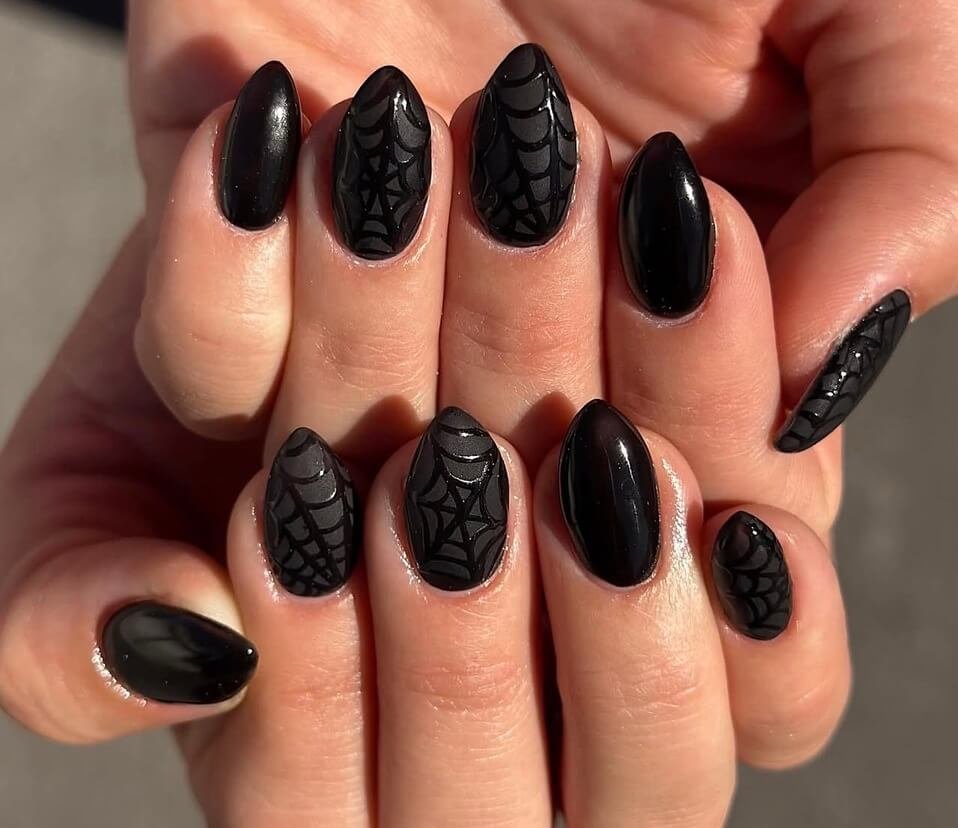 black halloween nails 