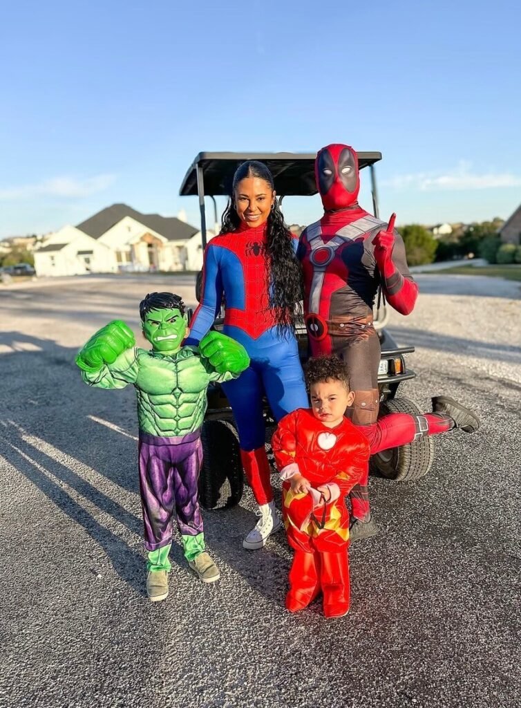 superheroes family halloween costumes 