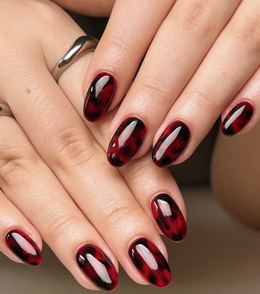 red halloween nails 