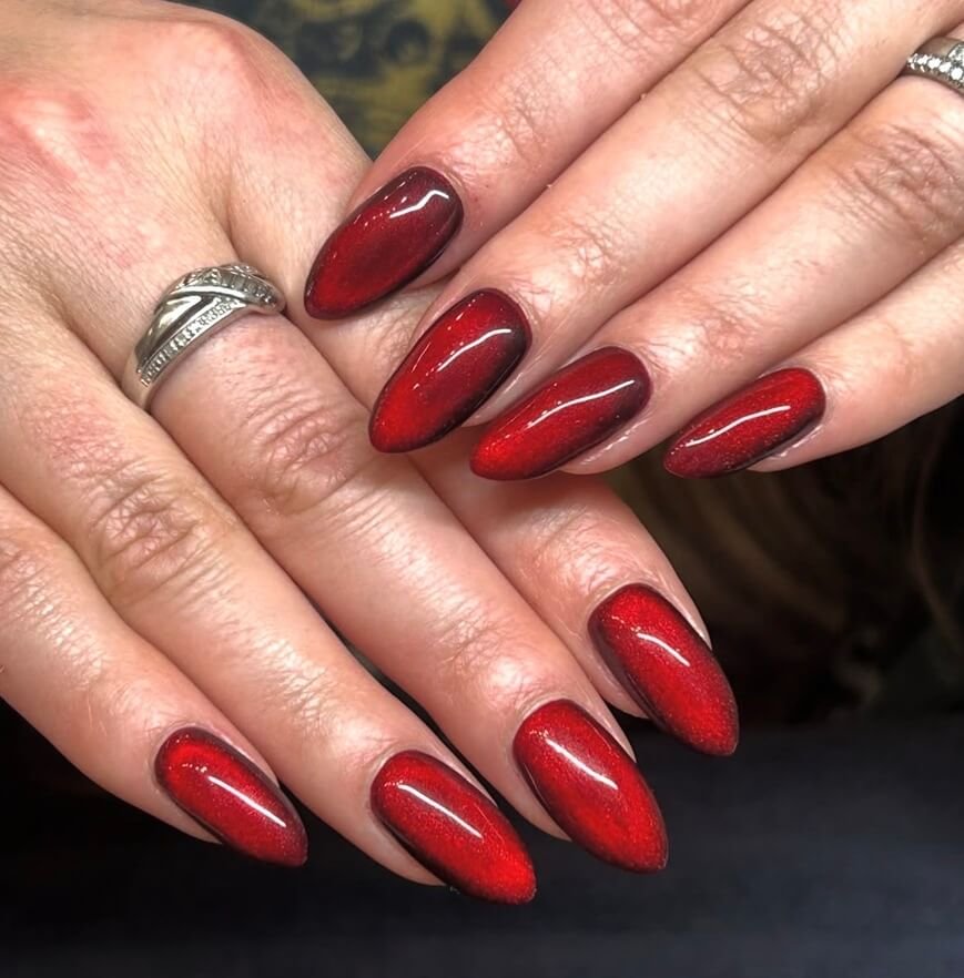 red halloween nails 