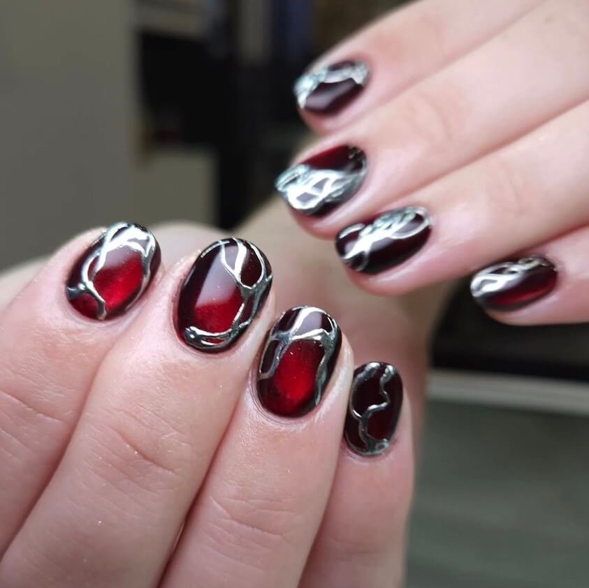 red halloween nails 
