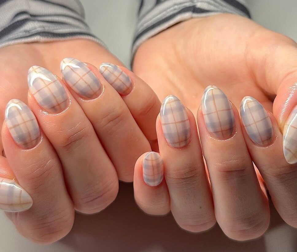 neutral plaid nails