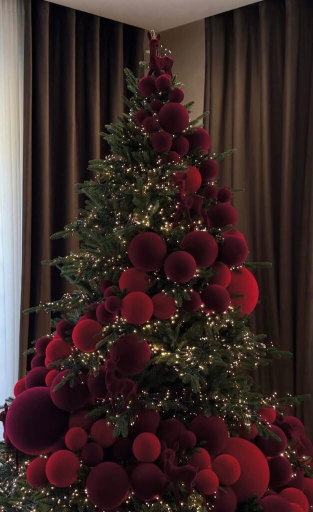 red Christmas tree ideas