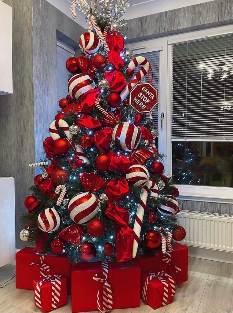 red Christmas tree ideas